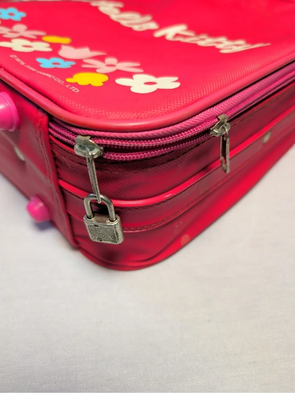 VINTAGE 2000 Hello Kitty Red Suitcase Travel Bag Y2K Sanrio Aesthetic
